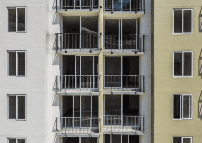 Instalación de puertas y ventanas en Apartamentos Solanas de Entre Valles