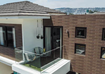 Instalación de puertas y ventanas en Condominio Residencial Adhara, Villa Nueva